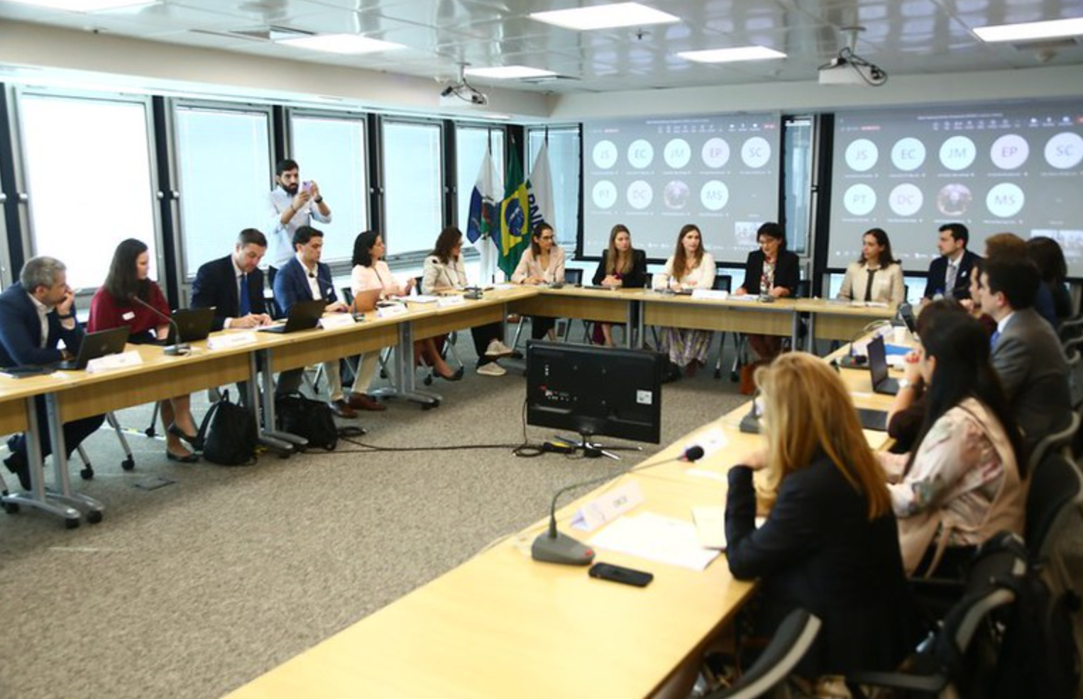 Brasil avança na cooperação internacional para promoção da participação feminina no comércio exterior